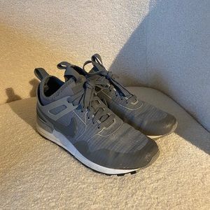 Nike air tennis shoes